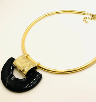 Gold Serpentine Collar w/ Pendant